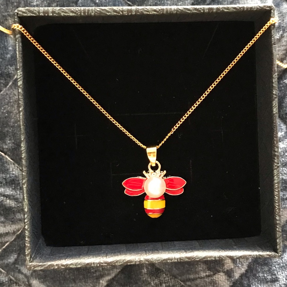 🎀NWT HoneyBee Summer Red Pearl Charm Ladies Necklace